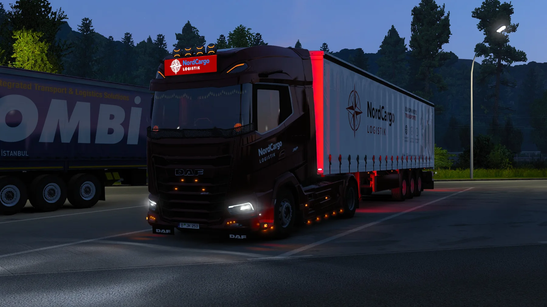 NordCargo DAF bei Nacht
