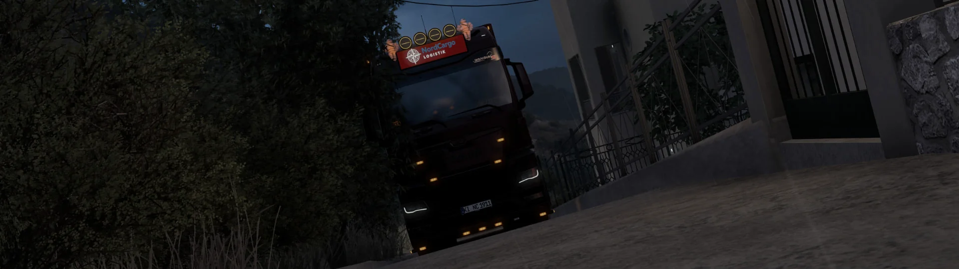 NordCargo MAN bei Nacht