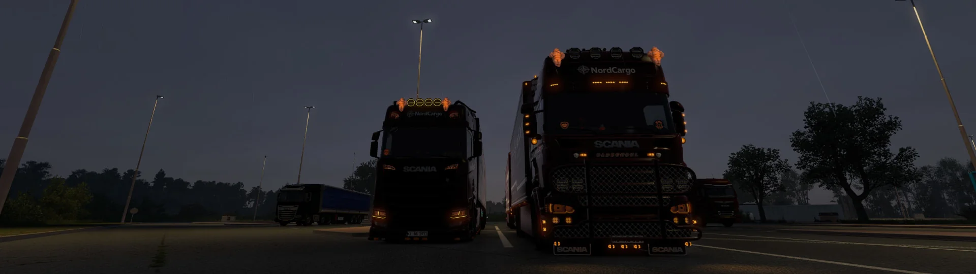 Zwei NordCargo Scania bei Nacht