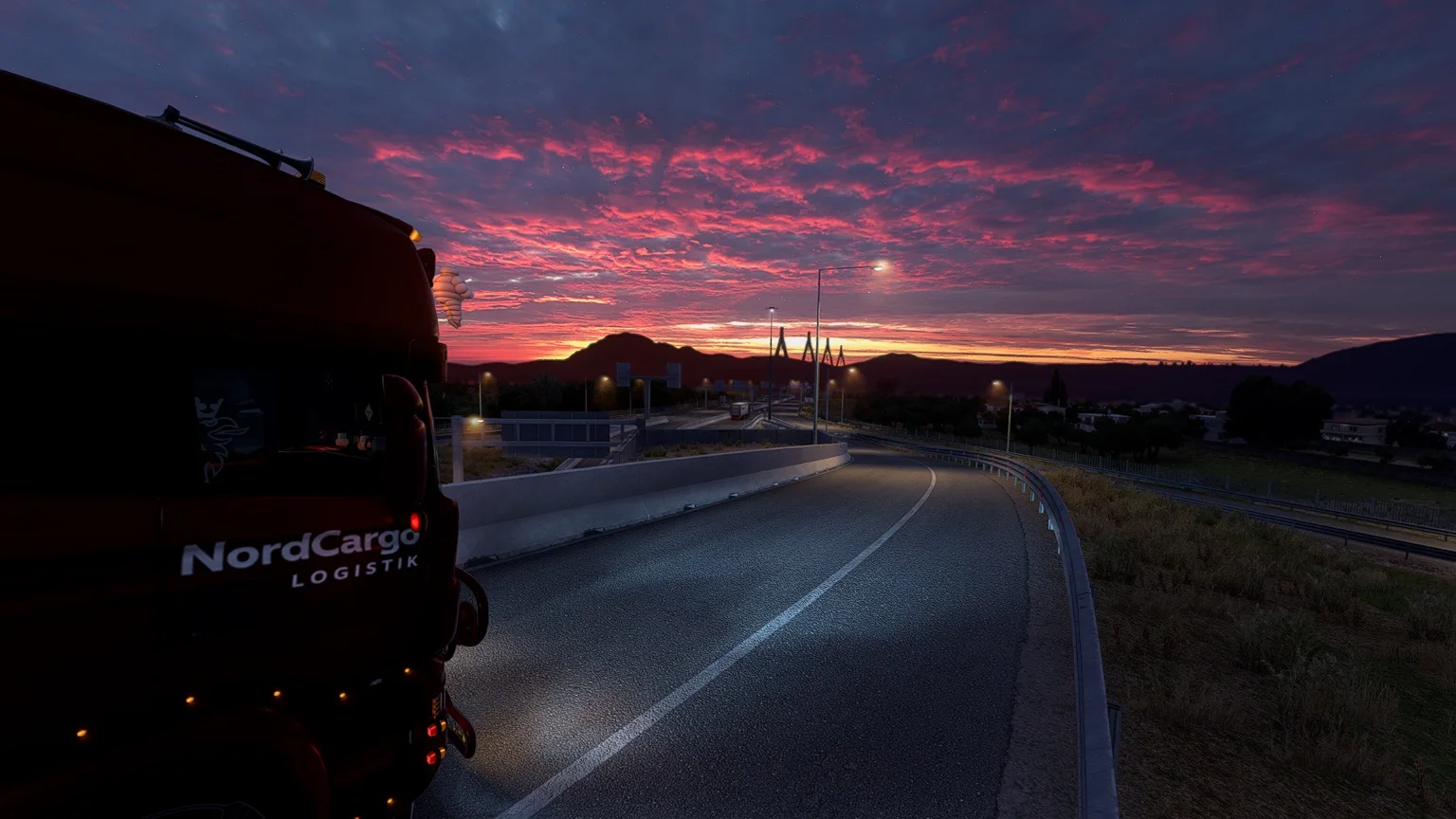 NordCargo Truck bei Sonnenuntergang